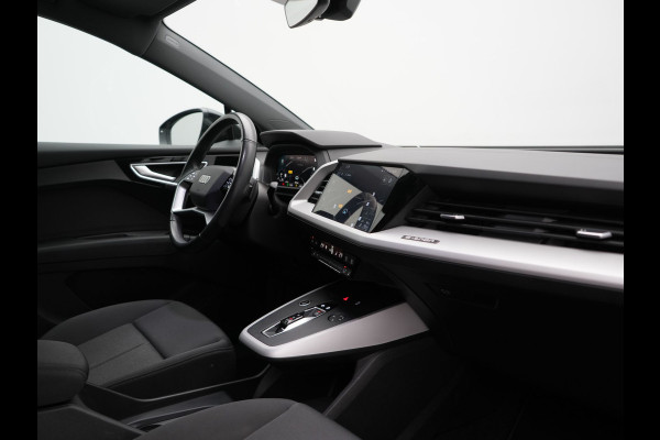 Audi Q4 e-tron 45 Quattro Advanced edition 77 kWh 265pk Dealer O.H. | SOH 97,9% | Trekhaak Af Fabriek | Adaptive Cruise | Camera | Sportstoelen & Stuur Verwarmd | Keyless | Navigatie | DAB | Virtual | Lane Assist |