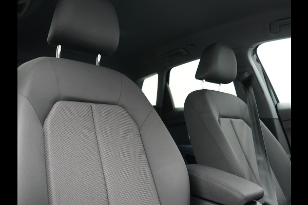 Audi Q4 e-tron 45 Quattro Advanced edition 77 kWh 265pk Dealer O.H. | SOH 97,9% | Trekhaak Af Fabriek | Adaptive Cruise | Camera | Sportstoelen & Stuur Verwarmd | Keyless | Navigatie | DAB | Virtual | Lane Assist |
