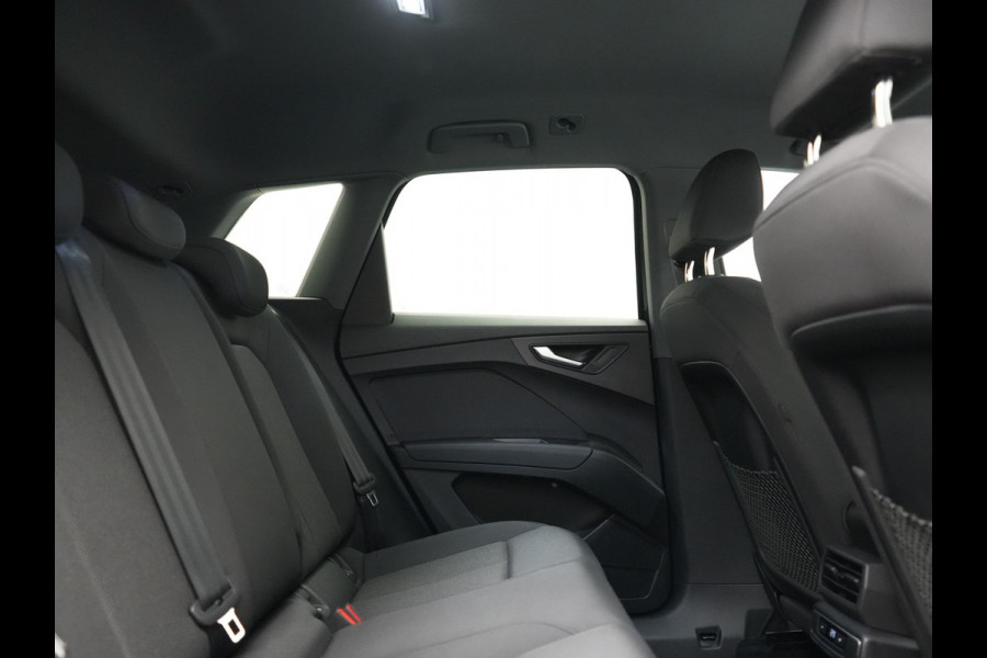 Audi Q4 e-tron 45 Quattro Advanced edition 77 kWh 265pk Dealer O.H. | SOH 97,9% | Trekhaak Af Fabriek | Adaptive Cruise | Camera | Sportstoelen & Stuur Verwarmd | Keyless | Navigatie | DAB | Virtual | Lane Assist |