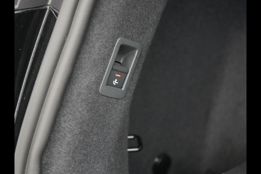 Audi Q4 e-tron 45 Quattro Advanced edition 77 kWh 265pk Dealer O.H. | SOH 97,9% | Trekhaak Af Fabriek | Adaptive Cruise | Camera | Sportstoelen & Stuur Verwarmd | Keyless | Navigatie | DAB | Virtual | Lane Assist |