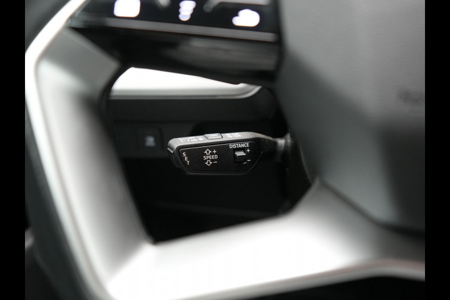 Audi Q4 e-tron 45 Quattro Advanced edition 77 kWh 265pk Dealer O.H. | SOH 97,9% | Trekhaak Af Fabriek | Adaptive Cruise | Camera | Sportstoelen & Stuur Verwarmd | Keyless | Navigatie | DAB | Virtual | Lane Assist |