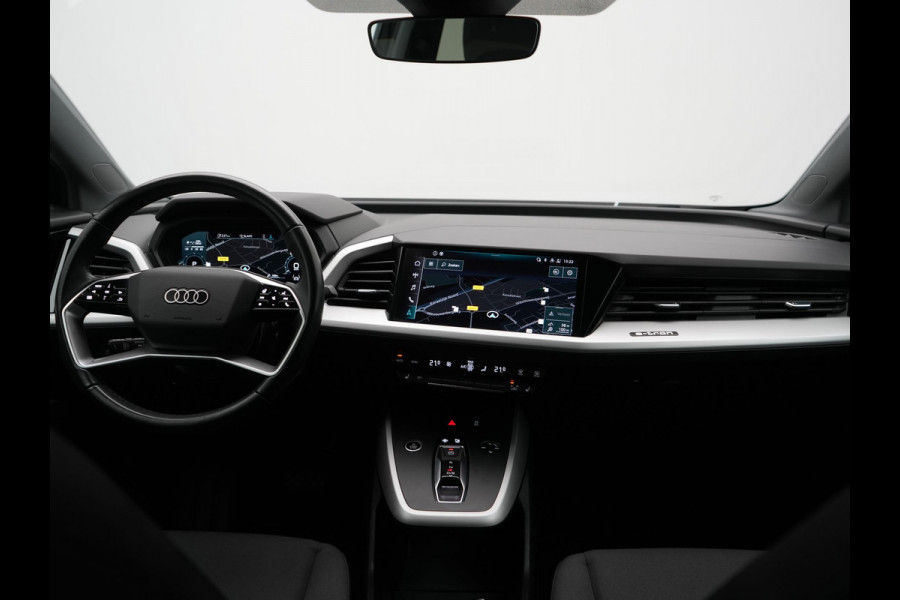 Audi Q4 e-tron 45 Quattro Advanced edition 77 kWh 265pk Dealer O.H. | SOH 97,9% | Trekhaak Af Fabriek | Adaptive Cruise | Camera | Sportstoelen & Stuur Verwarmd | Keyless | Navigatie | DAB | Virtual | Lane Assist |