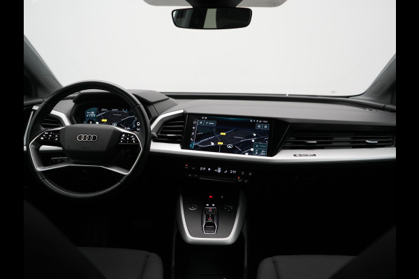 Audi Q4 e-tron 45 Quattro Advanced edition 77 kWh 265pk Dealer O.H. | SOH 97,9% | Trekhaak Af Fabriek | Adaptive Cruise | Camera | Sportstoelen & Stuur Verwarmd | Keyless | Navigatie | DAB | Virtual | Lane Assist |