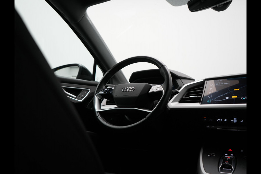 Audi Q4 e-tron 45 Quattro Advanced edition 77 kWh 265pk Dealer O.H. | SOH 97,9% | Trekhaak Af Fabriek | Adaptive Cruise | Camera | Sportstoelen & Stuur Verwarmd | Keyless | Navigatie | DAB | Virtual | Lane Assist |