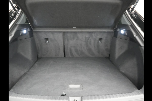 Audi Q4 e-tron 45 Quattro Advanced edition 77 kWh 265pk Dealer O.H. | SOH 97,9% | Trekhaak Af Fabriek | Adaptive Cruise | Camera | Sportstoelen & Stuur Verwarmd | Keyless | Navigatie | DAB | Virtual | Lane Assist |