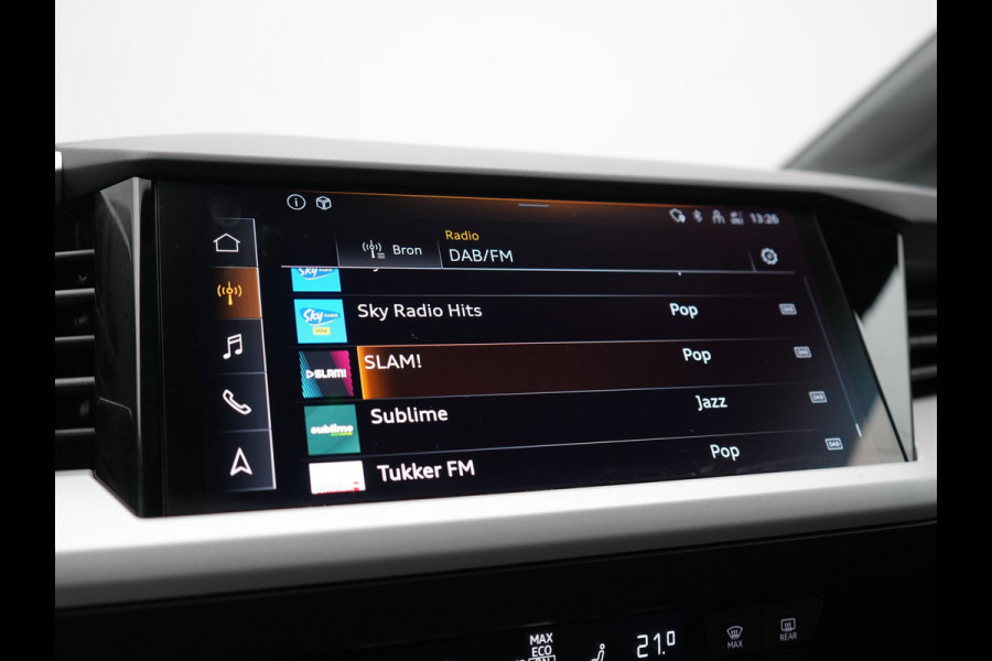 Audi Q4 e-tron 45 Quattro Advanced edition 77 kWh 265pk Dealer O.H. | SOH 97,9% | Trekhaak Af Fabriek | Adaptive Cruise | Camera | Sportstoelen & Stuur Verwarmd | Keyless | Navigatie | DAB | Virtual | Lane Assist |