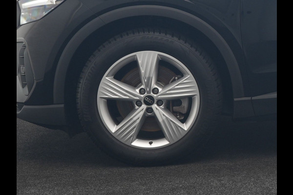 Audi Q4 e-tron 45 Quattro Advanced edition 77 kWh 265pk Dealer O.H. | SOH 97,9% | Trekhaak Af Fabriek | Adaptive Cruise | Camera | Sportstoelen & Stuur Verwarmd | Keyless | Navigatie | DAB | Virtual | Lane Assist |