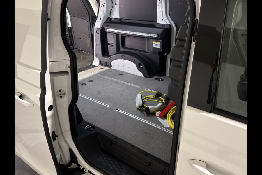 Volkswagen ID. Buzz Cargo 77 kWh | SOH 95,3% | Trekhaak Elek. | Stuur verwarmd | Climatronic | Pass. bank