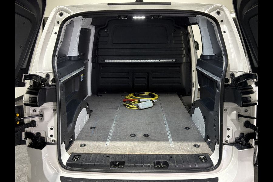 Volkswagen ID. Buzz Cargo 77 kWh | SOH 95,3% | Trekhaak Elek. | Stuur verwarmd | Climatronic | Pass. bank