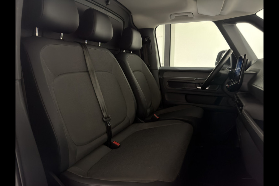 Volkswagen ID. Buzz Cargo 77 kWh | SOH 95,3% | Trekhaak Elek. | Stuur verwarmd | Climatronic | Pass. bank
