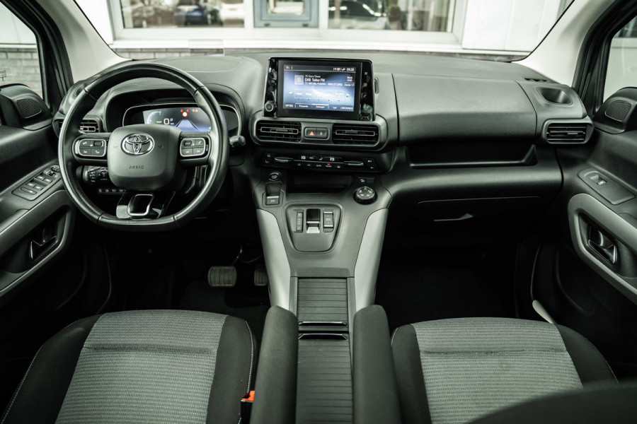 Toyota ProAce Verso | Pano dak | 5-Persoons | Achteruitrijcamera | PDC V+A | Last minute deal, geldig t/m 31-10-2026, profiteer nu! Van €26.950 naar €25.950