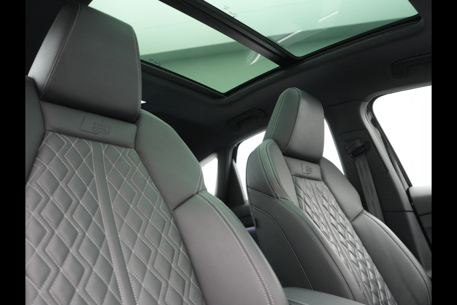 Audi Q4 Sportback e-tron 40 S edition 77 kWh 204pk Dealer O.H. | Trekhaak Af Fabriek | Panodak | Adaptive Cruise | Head Up | 360 Camera | Matrix LED | Lederen Sportstoelen & Stuur Verwarmd | Keyless | Apple Carplay | Navigatie | DAB | 20"L.M |