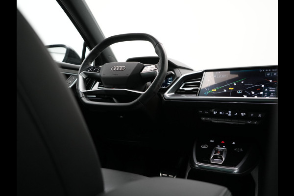 Audi Q4 Sportback e-tron 40 S edition 77 kWh 204pk Dealer O.H. | Trekhaak Af Fabriek | Panodak | Adaptive Cruise | Head Up | 360 Camera | Matrix LED | Lederen Sportstoelen & Stuur Verwarmd | Keyless | Apple Carplay | Navigatie | DAB | 20"L.M |