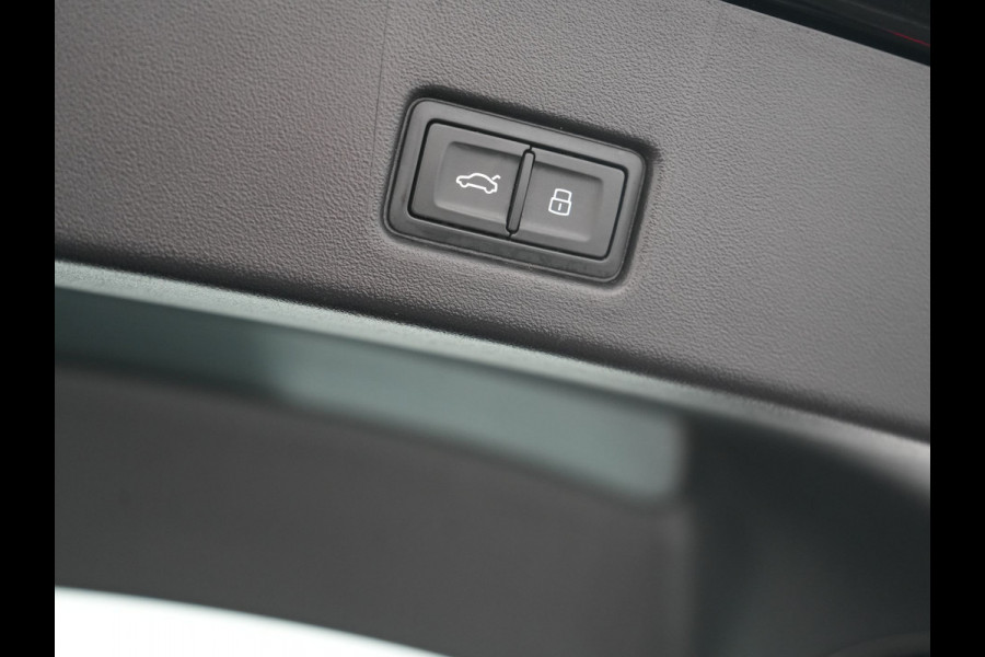 Audi Q4 Sportback e-tron 40 S edition 77 kWh 204pk Dealer O.H. | Trekhaak Af Fabriek | Panodak | Adaptive Cruise | Head Up | 360 Camera | Matrix LED | Lederen Sportstoelen & Stuur Verwarmd | Keyless | Apple Carplay | Navigatie | DAB | 20"L.M |
