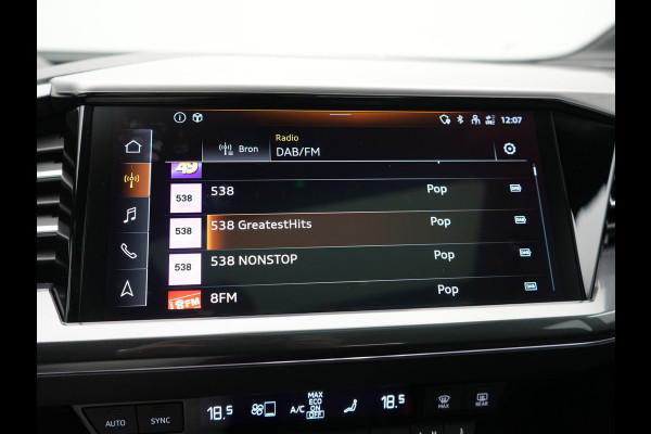 Audi Q4 Sportback e-tron 40 S edition 77 kWh 204pk Dealer O.H. | Trekhaak Af Fabriek | Panodak | Adaptive Cruise | Head Up | 360 Camera | Matrix LED | Lederen Sportstoelen & Stuur Verwarmd | Keyless | Apple Carplay | Navigatie | DAB | 20"L.M |