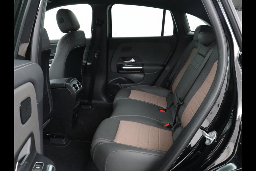 Mercedes-Benz EQA 250 Business Solution Luxury 67 kWh | SOH 96,1% | Keyless Entry | LED | Trekhaak | Sfeerverlichting | Camera |