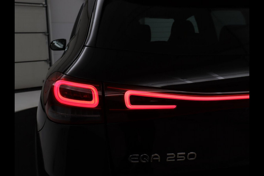 Mercedes-Benz EQA 250 Business Solution Luxury 67 kWh | SOH 96,1% | Keyless Entry | LED | Trekhaak | Sfeerverlichting | Camera |