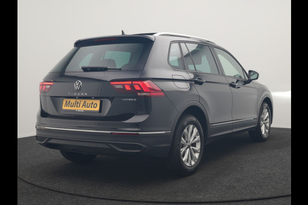 Volkswagen Tiguan 1.4 TSI eHybrid PHEV 245pk Dealer O.H. | SOH 92,8% | Trekhaak Af Fabriek | Panodak | Adaptive Cruise | Sportstoelen & Stuur Verwarmd | Sfeerverlichting | BLIS | Apple Carplay | Navigatie | DAB | Plug In Hybrid |