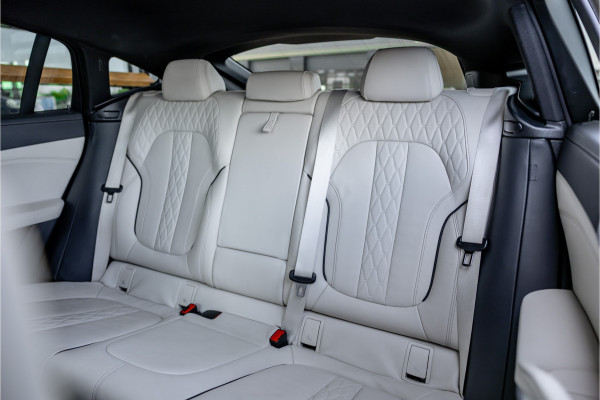BMW X6 M50i High Executive - M Sport | Panorama | 4-wielsturing | H&K | Soft Close | 360 Camera