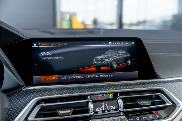 BMW X6 M50i High Executive - M Sport | Panorama | 4-wielsturing | H&K | Soft Close | 360 Camera