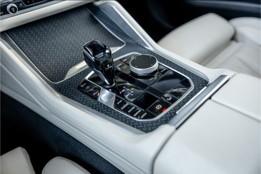 BMW X6 M50i High Executive - M Sport | Panorama | 4-wielsturing | H&K | Soft Close | 360 Camera