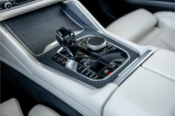 BMW X6 M50i High Executive - M Sport | Panorama | 4-wielsturing | H&K | Soft Close | 360 Camera