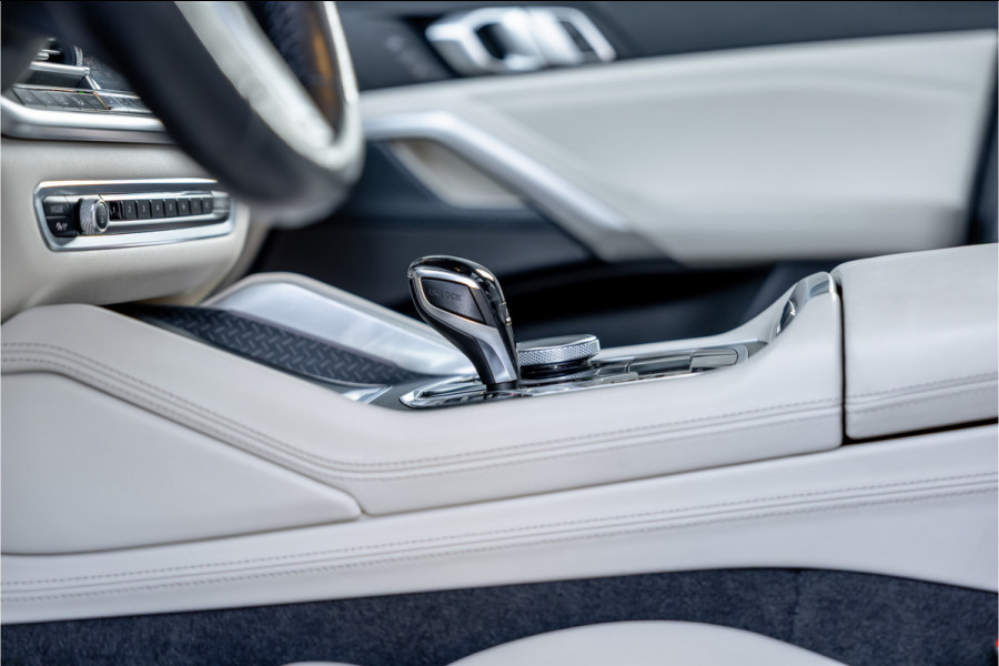 BMW X6 M50i High Executive - M Sport | Panorama | 4-wielsturing | H&K | Soft Close | 360 Camera