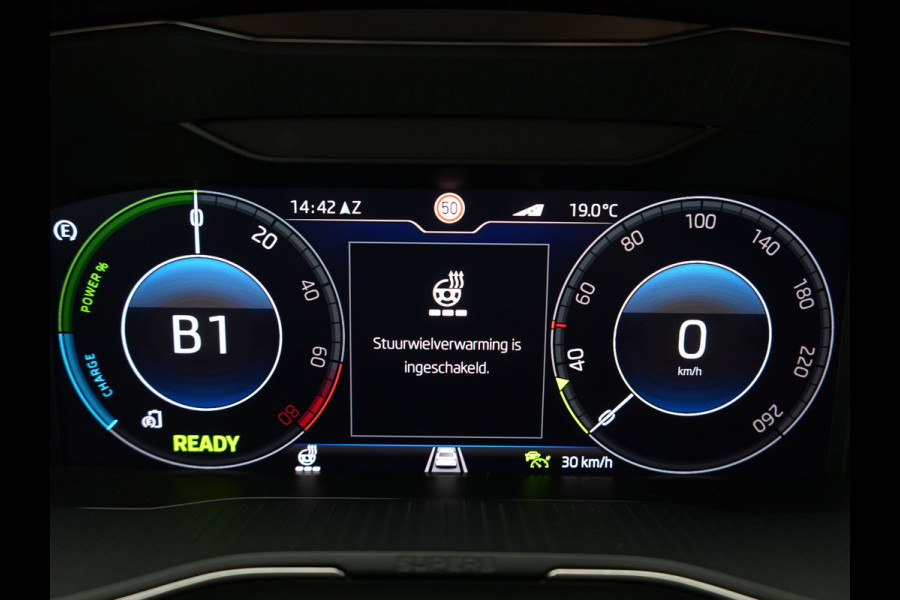 Škoda Superb Combi 1.4 TSI iV Laurin & Klement PHEV 218pk Dealer O.H. | Trekhaak Af Fabriek | Panodak | Adaptive Cruise | 360 Camera | Canton Audio | Lederen Comfortstoelen Memory & Massage & Ventilatie | Sfeerverlichting | Stoelen & Stuur Verwarmd | BLIS | Keyless | Plug In Hybrid |