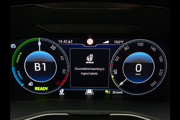 Škoda Superb Combi 1.4 TSI iV Laurin & Klement PHEV 218pk Dealer O.H. | Trekhaak Af Fabriek | Panodak | Adaptive Cruise | 360 Camera | Canton Audio | Lederen Comfortstoelen Memory & Massage & Ventilatie | Sfeerverlichting | Stoelen & Stuur Verwarmd | BLIS | Keyless | Plug In Hybrid |