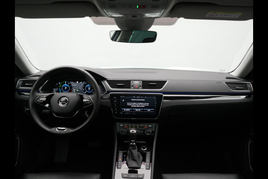 Škoda Superb Combi 1.4 TSI iV Laurin & Klement PHEV 218pk Dealer O.H. | Trekhaak Af Fabriek | Panodak | Adaptive Cruise | 360 Camera | Canton Audio | Lederen Comfortstoelen Memory & Massage & Ventilatie | Sfeerverlichting | Stoelen & Stuur Verwarmd | BLIS | Keyless | Plug In Hybrid |