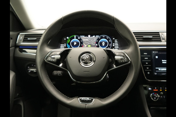 Škoda Superb Combi 1.4 TSI iV Laurin & Klement PHEV 218pk Dealer O.H. | Trekhaak Af Fabriek | Panodak | Adaptive Cruise | 360 Camera | Canton Audio | Lederen Comfortstoelen Memory & Massage & Ventilatie | Sfeerverlichting | Stoelen & Stuur Verwarmd | BLIS | Keyless | Plug In Hybrid |