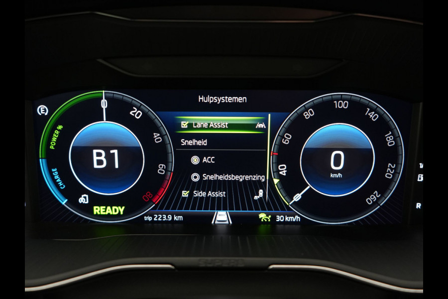 Škoda Superb Combi 1.4 TSI iV Laurin & Klement PHEV 218pk Dealer O.H. | Trekhaak Af Fabriek | Panodak | Adaptive Cruise | 360 Camera | Canton Audio | Lederen Comfortstoelen Memory & Massage & Ventilatie | Sfeerverlichting | Stoelen & Stuur Verwarmd | BLIS | Keyless | Plug In Hybrid |