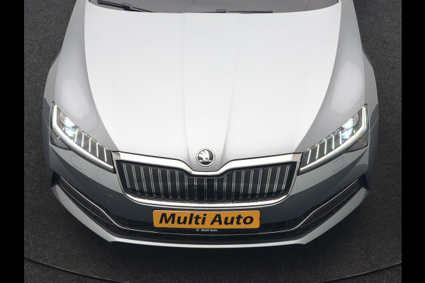 Škoda Superb Combi 1.4 TSI iV Laurin & Klement PHEV 218pk Dealer O.H. | Trekhaak Af Fabriek | Panodak | Adaptive Cruise | 360 Camera | Canton Audio | Lederen Comfortstoelen Memory & Massage & Ventilatie | Sfeerverlichting | Stoelen & Stuur Verwarmd | BLIS | Keyless | Plug In Hybrid |