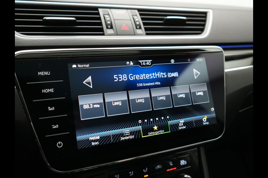 Škoda Superb Combi 1.4 TSI iV Laurin & Klement PHEV 218pk Dealer O.H. | Trekhaak Af Fabriek | Panodak | Adaptive Cruise | 360 Camera | Canton Audio | Lederen Comfortstoelen Memory & Massage & Ventilatie | Sfeerverlichting | Stoelen & Stuur Verwarmd | BLIS | Keyless | Plug In Hybrid |