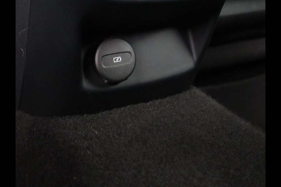Polestar 2 Standard Range Single Motor 63kWh | SOH 89,4% | Stoelverwarming | Camera | Trekhaak | LED | Keyless |