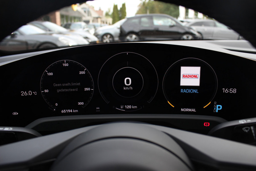 Porsche Taycan Cross Turismo 4S 93 kWh / SoH 93,1% / Panoramadak / 360Camera / Luchtvering / Matrix LED / 21'' / Sportdesign / Bose / Stoel+Stuurverwarming / Dodehoek / DAB / Cruise Control / Warmtepomp