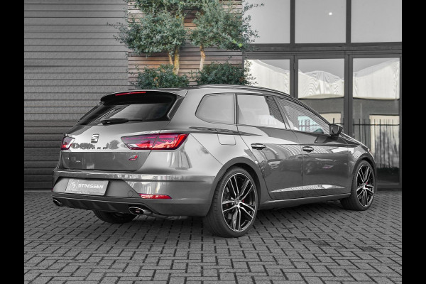 Seat Leon ST 2.0 TSI 4DRIVE CUPRA Schaalstoelen Pano Camera 19 inch Velgen