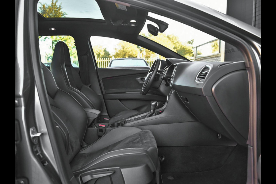 Seat Leon ST 2.0 TSI 4DRIVE CUPRA Schaalstoelen Pano Camera 19 inch Velgen