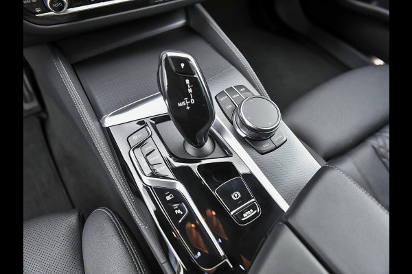 BMW 5 Serie 530e xDrive Business M-sport Laser ACC Leren bekleding 19 inch velgen Trekhaak