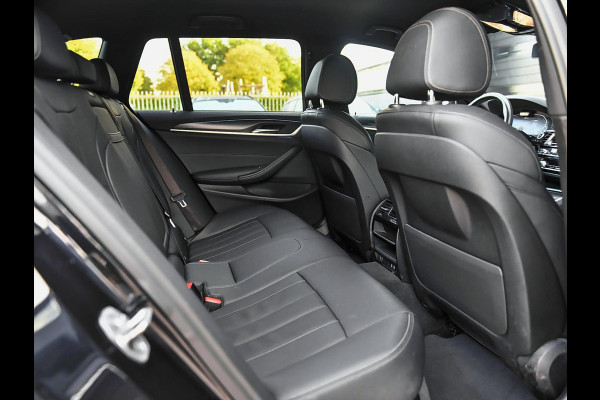 BMW 5 Serie 530e xDrive Business M-sport Laser ACC Leren bekleding 19 inch velgen Trekhaak