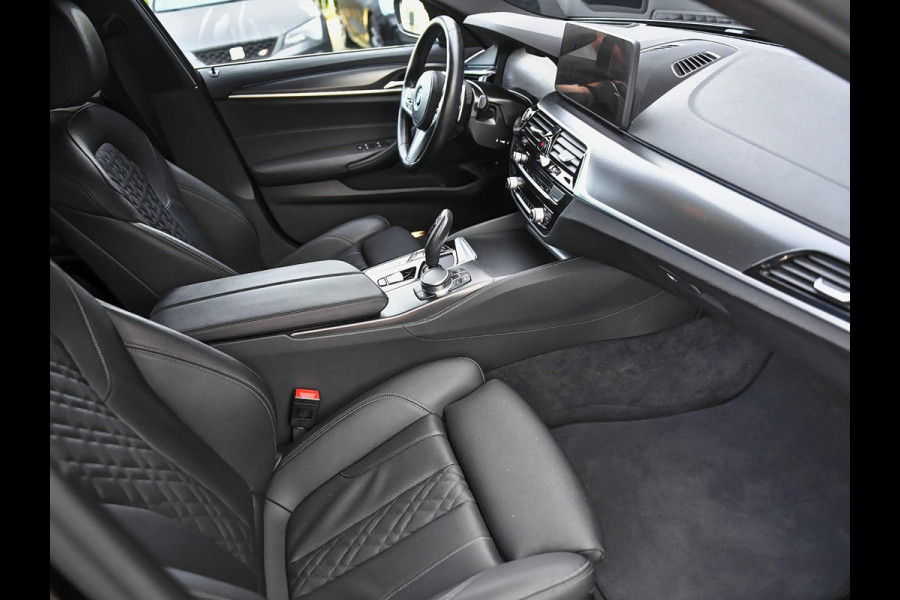 BMW 5 Serie 530e xDrive Business M-sport Laser ACC Leren bekleding 19 inch velgen Trekhaak