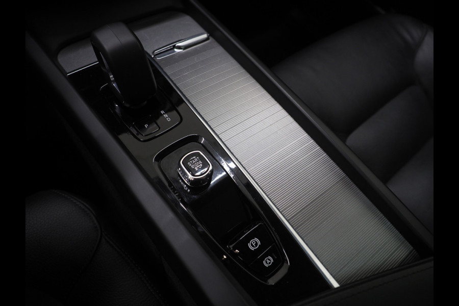Volvo XC60 2.0 T6 Plug-in hybrid AWD Long Range | Panoramadak | Leder | Keyless | Camera | Stoel/stuurverwarming | Carplay