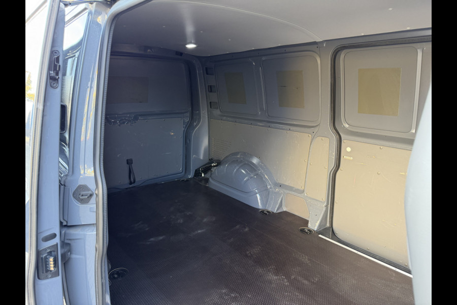 Volkswagen Transporter 2.0 TDI 150PK Euro 6 L2H1 Autmaat/Apple Carplay/Camera