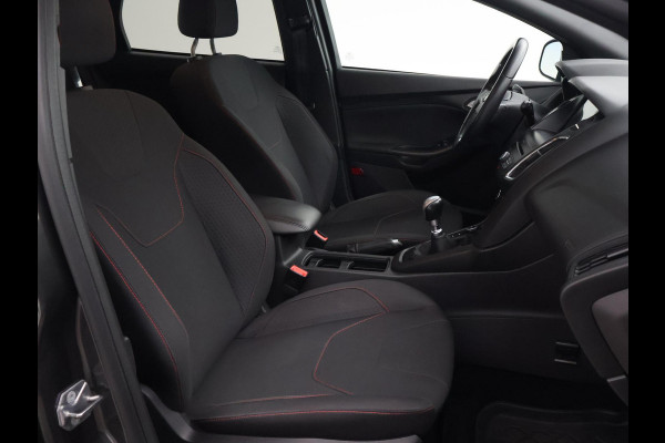 Ford FOCUS Wagon 1.0 ST-LINE + 19 INCH RS LMV | SPORTUITLAAT | TREKHAAK | APPLE CARPLAY | NAVIGATIE