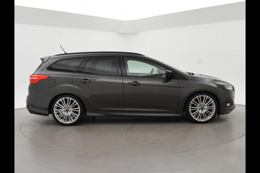Ford FOCUS Wagon 1.0 ST-LINE + 19 INCH RS LMV | SPORTUITLAAT | TREKHAAK | APPLE CARPLAY | NAVIGATIE