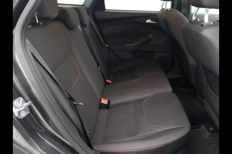 Ford FOCUS Wagon 1.0 ST-LINE + 19 INCH RS LMV | SPORTUITLAAT | TREKHAAK | APPLE CARPLAY | NAVIGATIE