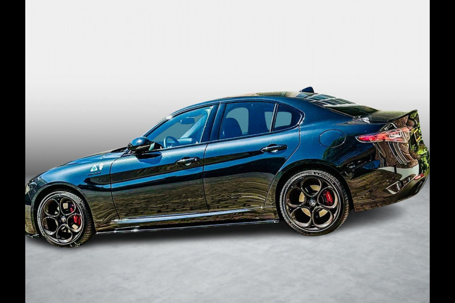 Alfa Romeo Giulia 2.0 Turbo 280pk AWD Veloce | Ragazzon | Schuif/Kanteldak | Stoel&Stuur Verwarming | Adapt. Cruise | Matrix LED | Flippers | Apple Carplay