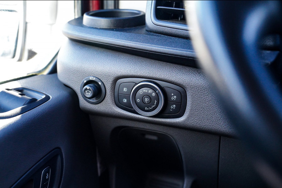 Ford Transit Custom 320 2.0 TDCI L2H2 Limited | Camera | Apple Carplay | 3 Zitplaatsen | Multifunctioneel stuurwiel|
