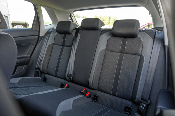Volkswagen Polo 1.0 TSI Highline / NL-Auto / DAB / Climate Control / Cruise / 158dkm NAP