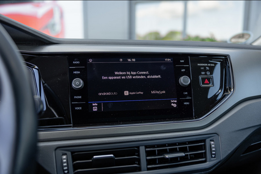 Volkswagen Polo 1.0 TSI Comfortline / Navigatie / Carplay / Adaptieve Cruise / Airco / 5-Deurs